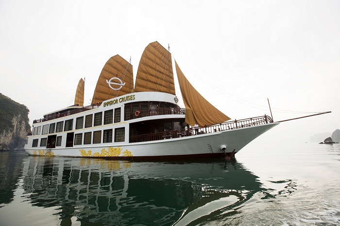 Du thuyền Emperor Cruises Hạ Long overview